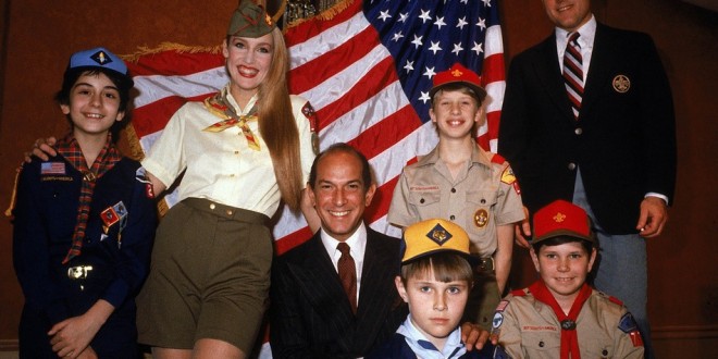 Oscar de la Renta, diseñador del uniforme de BSA